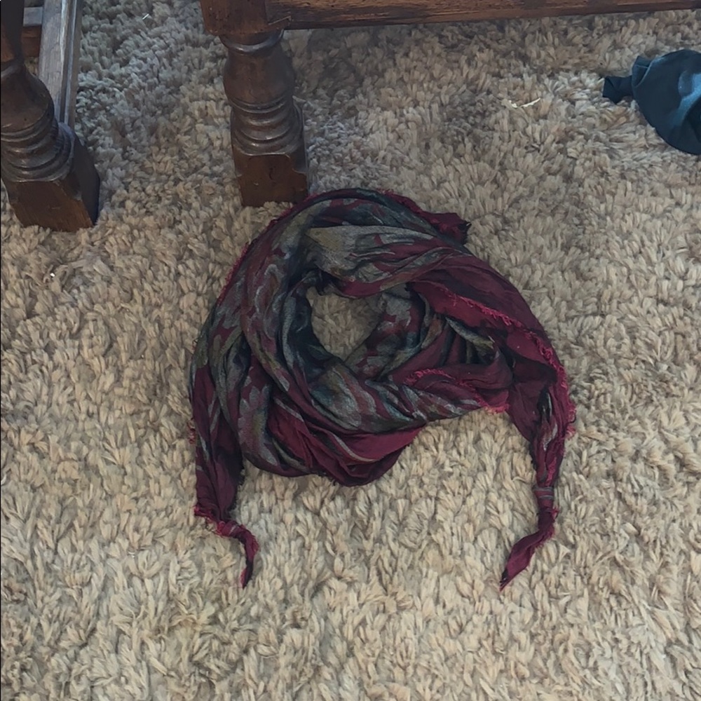Women’s scarf with flowers